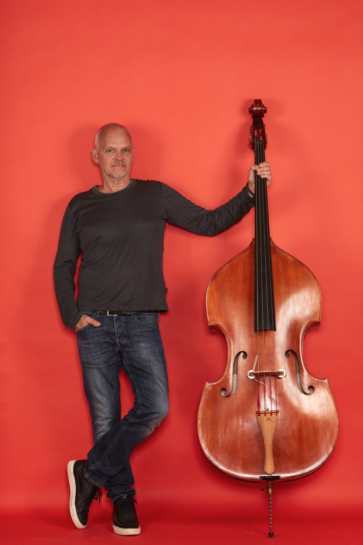 Lars Danielsson - Συνέντευξη: O σουηδός τσελίστας και μπασίστας μιλάει για τον τρόπο με τον οποίο συνέδεσε τον ήχο του ηλεκτρικού του σχήματος Liberetto, με τον ήχο της Συμφωνικής Ορχήστρας του Γκέτεμποργκ στο νέο του άλμουμ, «Symphonized».