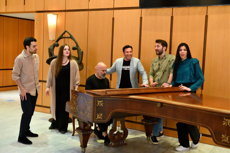 Ο Δημήτρης Μαραμής και οι ερμηνευτές της συναυλίας του Φεστιβάλ Δελφών Το Λάλον Ύδωρ