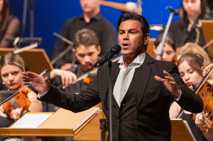 Ο γνωστός τραγουδιστής Μάριος Φραγκούλης