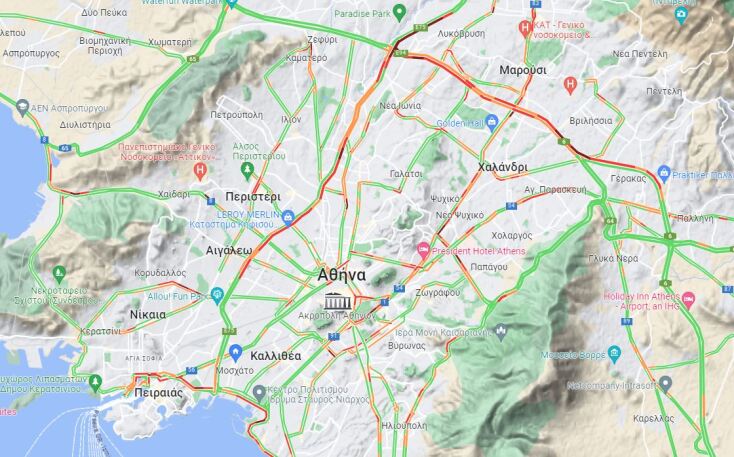 Σε εξέλιξη η έξοδος των ετεροδημοτών - Στο «κόκκινο» η κίνηση στους δρόμους