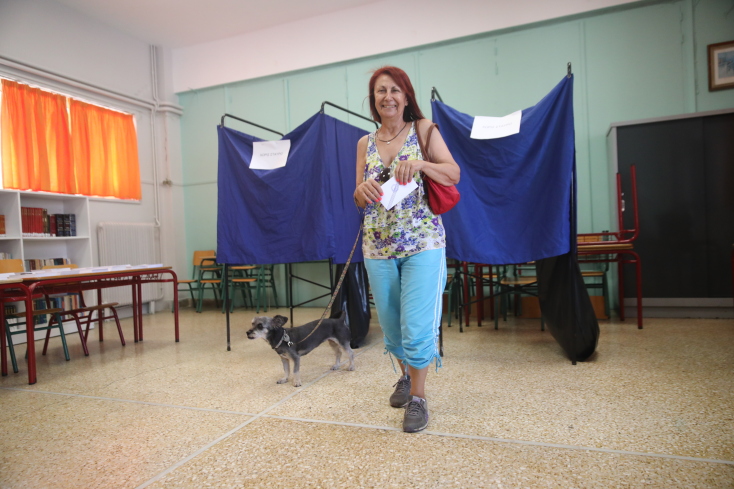 Τα «περίεργα» της κάλπης: Οι ξενύχτηδες, οι νεόνυμφοι, τα νταούλια και το γαϊδουράκι