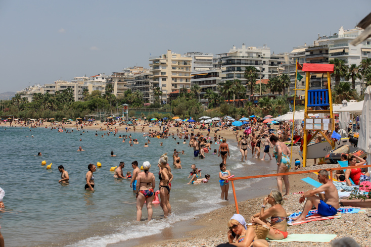 Ποιες εκλογές; Χαμός στις παραλίες, ο κόσμος «ψήφισε» θάλασσα