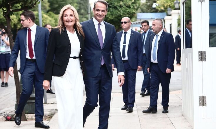 O Πίνατ επιστρέφει στο Μέγαρο Μαξίμου (εικόνα)