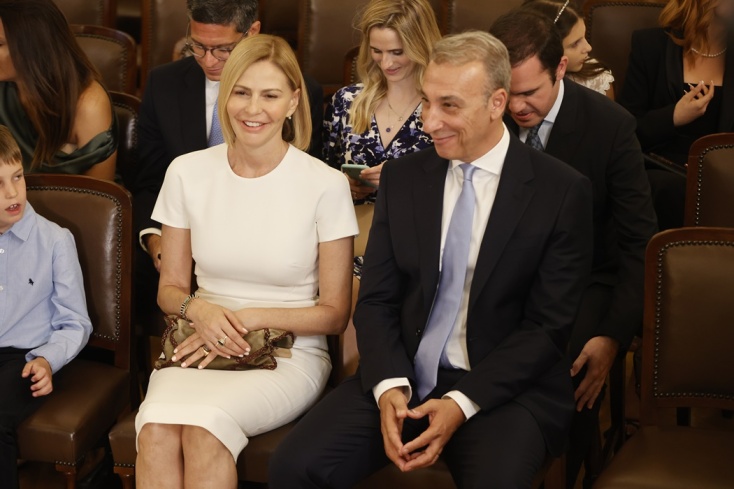 Στιγμιότυπο από την τελετή ορκωμοσίας της νέας κυβέρνησης