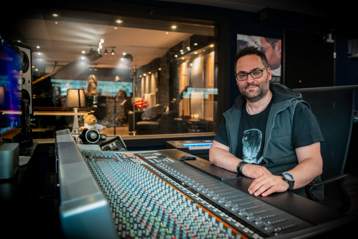 Επίσκεψη στο Studio Nikta: Ο μουσικός παραγωγός Τάσος Κατσούλης μιλά για τη διαδικασία ηχογράφησης, την παραγωγή και την ολοκλήρωση ενός άλμπουμ