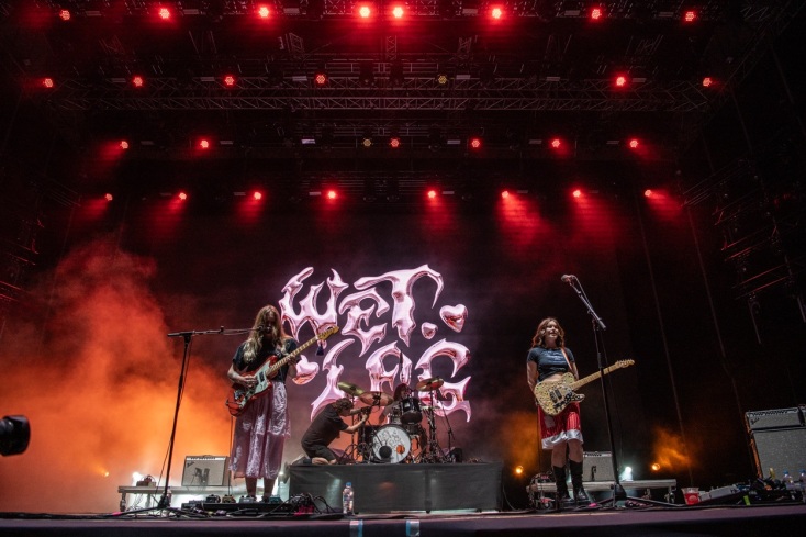 Wet Leg - Αποκλειστική Συνέντευξη: Η Rhian Teasdale και η Hester Chambers μιλούν στην ATHENS VOICE για τη μεγάλη επιτυχία τους, τη μουσική και τη ζωή τους.