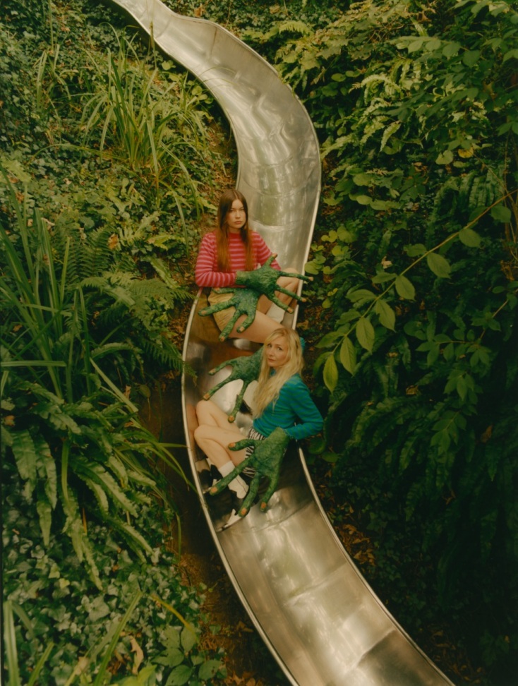 Wet Leg - Αποκλειστική Συνέντευξη: Η Rhian Teasdale και η Hester Chambers μιλούν στην ATHENS VOICE για τη μεγάλη επιτυχία τους, τη μουσική και τη ζωή τους.