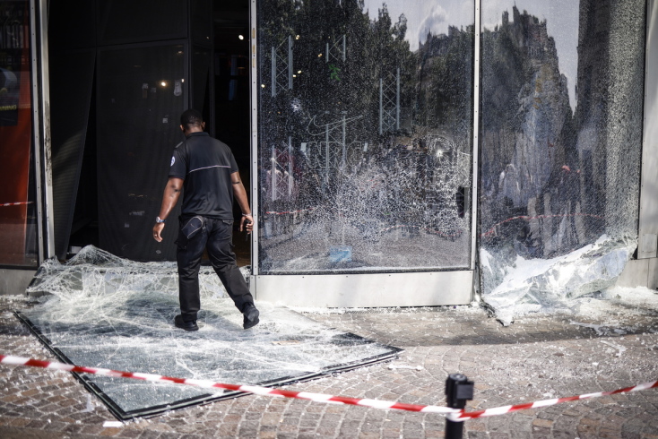 Η Γαλλία «φλέγεται»: Έκτακτα μέτρα για την αντιμετώπιση των ταραχών