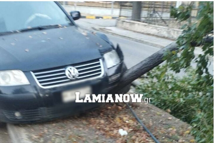 Ηλικιωμένος αποκοιμήθηκε στο τιμόνι, καβάλησε το κράσπεδο και έριξε δέντρα στη Λαμία