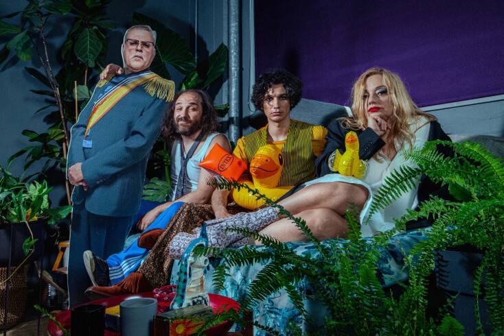 "Σφήκες" σε σκηνοθεσία Λένας Κιτσοπούλου από το Εθνικό Θέατρο στο Φεστιβάλ Αθηνών Επιδαύρου 2023