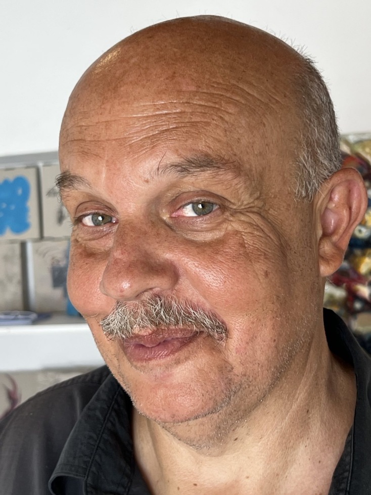 Ο καλλιτέχνης και επιμελητής Δημήτρης Αντωνίτσης