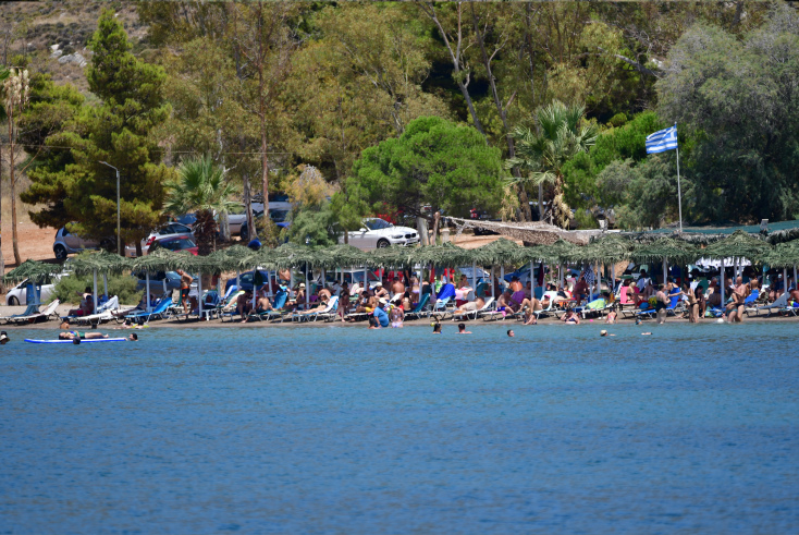Έφτασε τους 44 βαθμούς η θερμοκρασία - Χαμός στις παραλίες