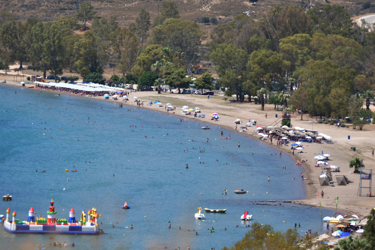 Έφτασε τους 44 βαθμούς η θερμοκρασία - Χαμός στις παραλίες