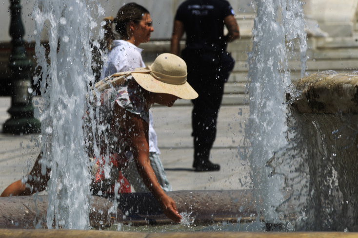 Έφτασε τους 44 βαθμούς η θερμοκρασία - Χαμός στις παραλίες