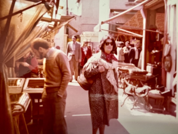 Πέθανε η Λίνα Κυριαζάκου, ιδιοκτήτρια της Utopia του Κολωνακίου ένα από τα πρώτα καταστήματα που μίλησε στην καλαισθησία των Αθηναίων. 