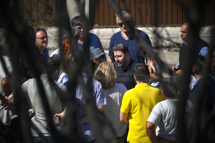 Ο Νίκος Ανδρουλάκης στις πληγείσες περιοχές του δήμου Σαρωνικού