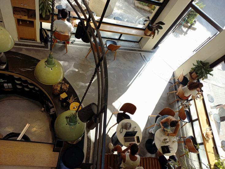 Ο Αντώνης Τζαρουγκιάν είναι ο roaster των ψηφιακών νομάδων