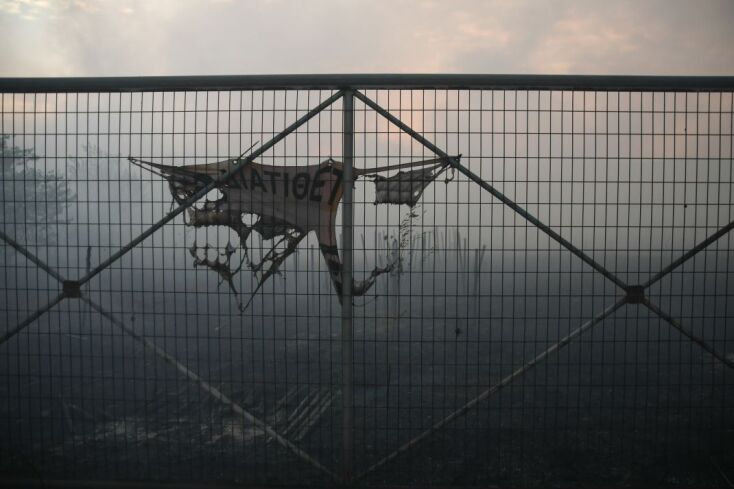 «Πόλεμος» με τις φλόγες σε πολλαπλά μέτωπα