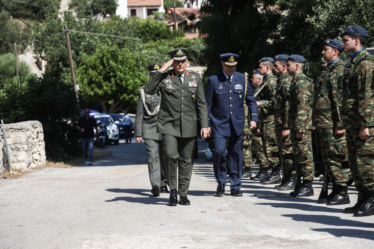 Αυτή την ώρα η κηδεία του σμηναγού Χρήστου Μουλά