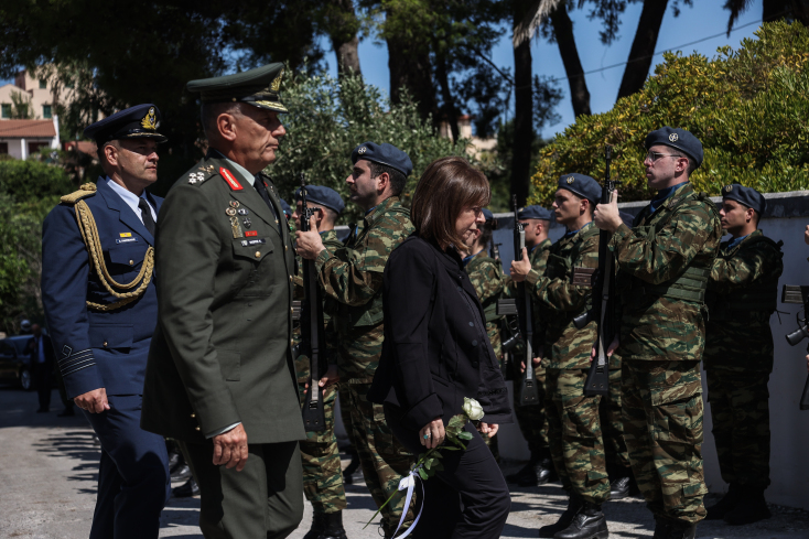 Αυτή την ώρα η κηδεία του σμηναγού Χρήστου Μουλά