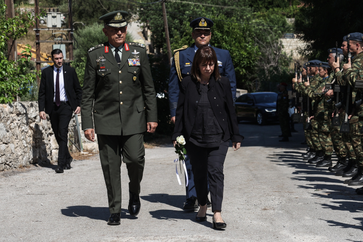 Αυτή την ώρα η κηδεία του σμηναγού Χρήστου Μουλά