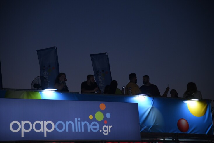 Από το μπαλκόνι του opaponline.gr