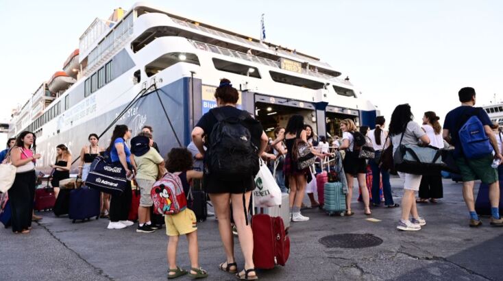 Η «Μεγάλη Έξοδος» του Αυγούστου σε εικόνες