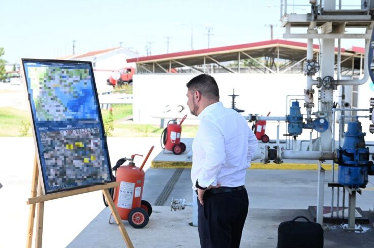 Αντιδράσεις ΣΥΡΙΖΑ - ΠΑΣΟΚ για φωτογραφία του Νίκου Χαρδαλιά με απόρρητους στρατιωτικούς χάρτες