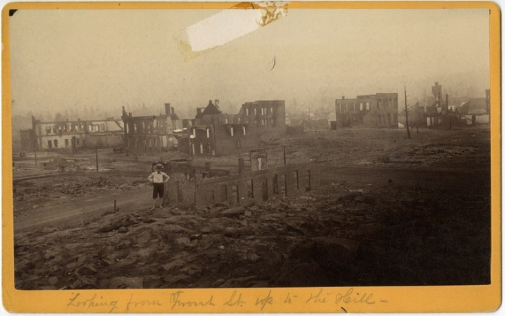 Σαν σήμερα 4 Αυγούστου: Η Μεγάλη Πυρκαγιά του Σποκέιν στην Ουάσινγκτον - Η ολοκληρωτική καταστροφή του εμπορικού κέντρου και η ταχεία ανοικοδόμηση.