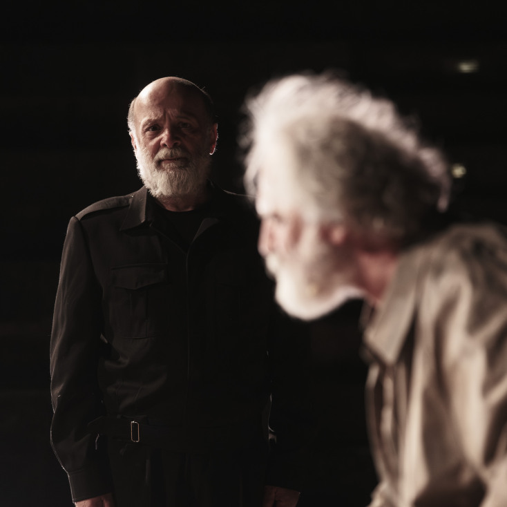 "Οιδίπους επί Κολωνώ" του Σοφοκλή: ο Δημήτρης Καταλειφός και ο Χρήστος Σαπουντζής στην παράσταση που σκηνοθετεί ο Γιώργος Σκεύας