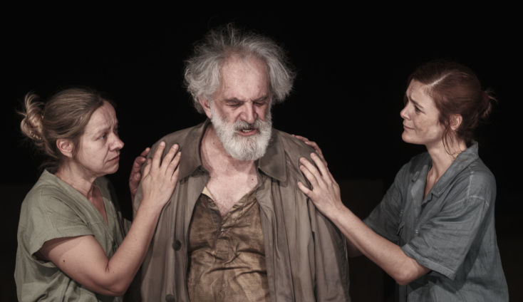 Η Αγγελική Παπαθεμελή, ο Δημήτρης Καταλειφός και η Αλεξάνδρα Αϊδίνη στον "Οιδίποδα επί Κολωνώ"