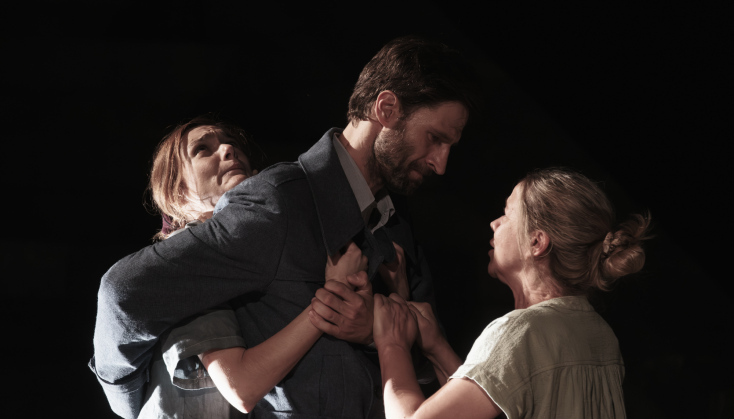 "Οιδίπους επί Κολωνώ": οι Αλεξάνδρα Αϊδίνη, Μάξιμος Μουμούρης και Αγγελική Παπαθεμελή στην παράσταση του Γιώργου Σκεύα