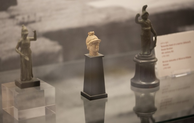 Η Θεά Αθηνά, το μπρούτζινο αγαλματίδιο του 2ου αιώνα π.Χ., το πιο αγαπημένο του Φρόυντ. 