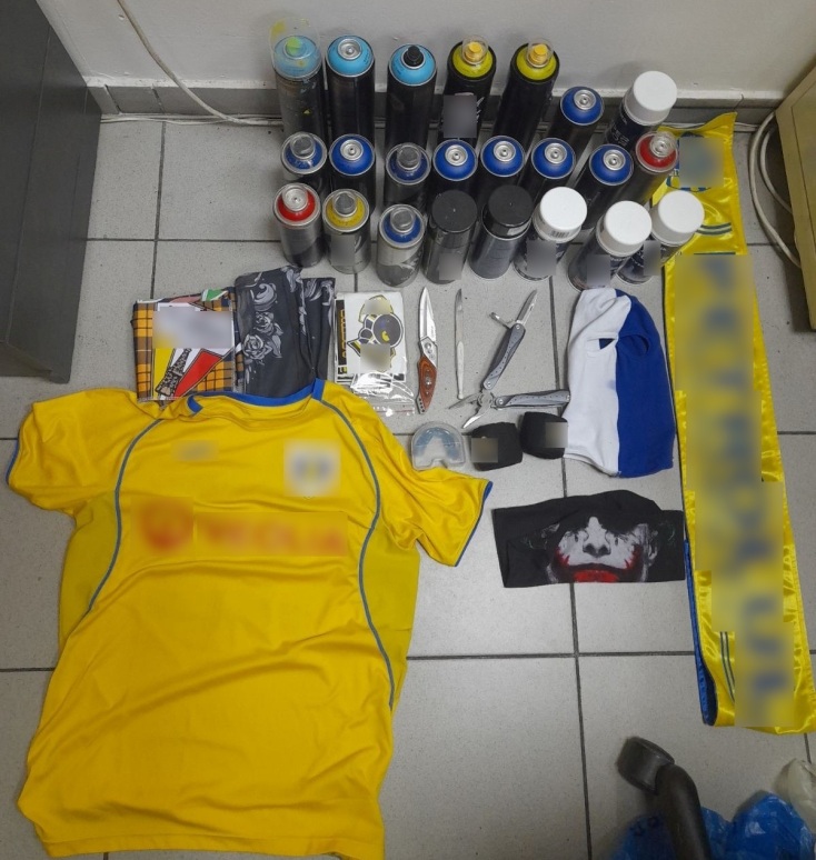 Σέρρες: Σύλληψη επτά Ρουμάνων οπαδών στον Προμαχώνα - Κατευθυνόταν στον Πειραιά για τον αγώνα του Ολυμπιακού - Βρέθηκαν όπλα στην κατοχή τους. 