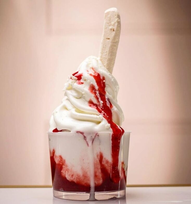 Strawberry Pavlova Dickie Cup 