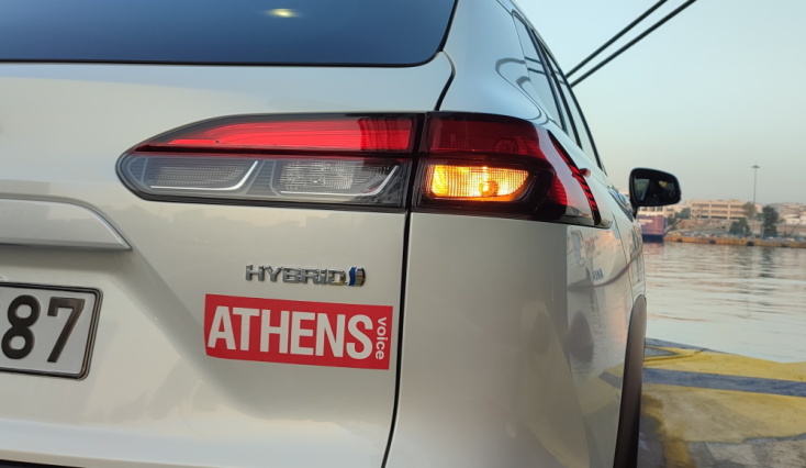 Toyota Corolla Cross: Η SUV έκδοση του παγκόσμιου best seller έχει απαντήσεις σε όλα σου τα «θέλω».