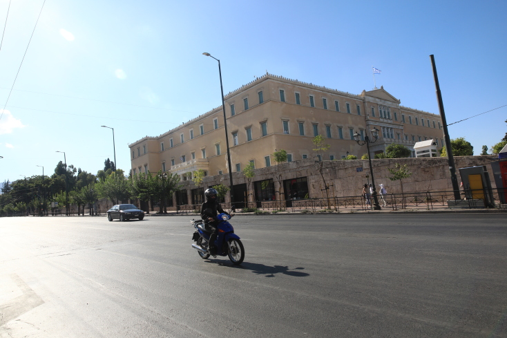 Πόλη-φάντασμα η Αθήνα ανήμερα του Δεκαπενταύγουστου