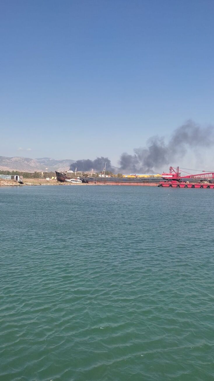 Φωτιά σε μάντρα οχημάτων στον Ασπρόπυργο