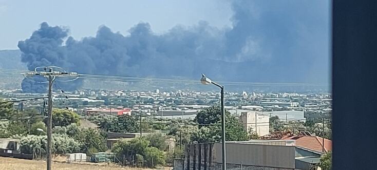Φωτιά σε μάντρα οχημάτων στον Ασπρόπυργο