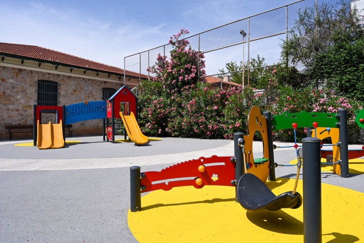 Δήμος Αθηναίων: Αναμόρφωσε πλήρως ακόμη μια παιδική χαρά της πόλης – Νέος χώρος ψυχαγωγίας στη γειτονιά των Ιλισίων, σε έκταση 300,91 τ.μ.