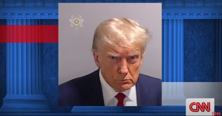 Η φωτογραφία από τη σύλληψη του Ντόναλντ Τραμπ