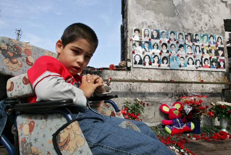 Σαν σήμερα 1 Σεπτεμβρίου: Το 2004, η σφαγή στο Μπεσλάν - Η μεγαλύτερη τρομοκρατική επίθεση σε ρωσικό έδαφος και η ομηρία που κατέληξε σε εκατόμβη νεκρών.