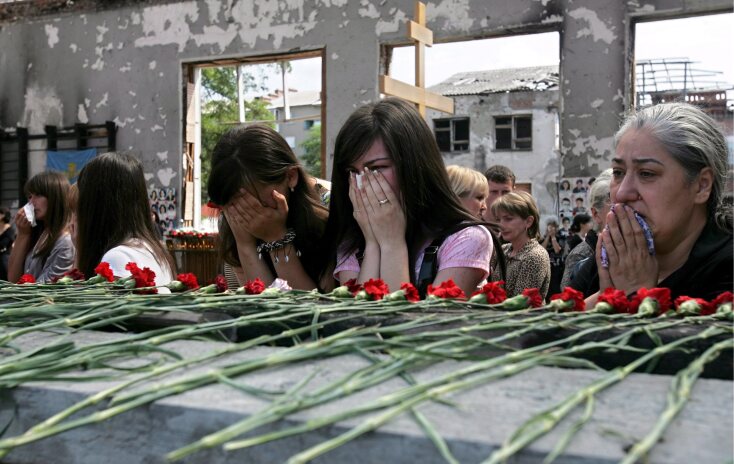 Σαν σήμερα 1 Σεπτεμβρίου: Το 2004, η σφαγή στο Μπεσλάν - Η μεγαλύτερη τρομοκρατική επίθεση σε ρωσικό έδαφος και η ομηρία που κατέληξε σε εκατόμβη νεκρών.