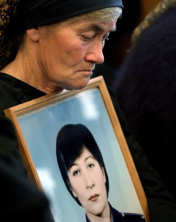 Σαν σήμερα 1 Σεπτεμβρίου: Το 2004, η σφαγή στο Μπεσλάν - Η μεγαλύτερη τρομοκρατική επίθεση σε ρωσικό έδαφος και η ομηρία που κατέληξε σε εκατόμβη νεκρών.