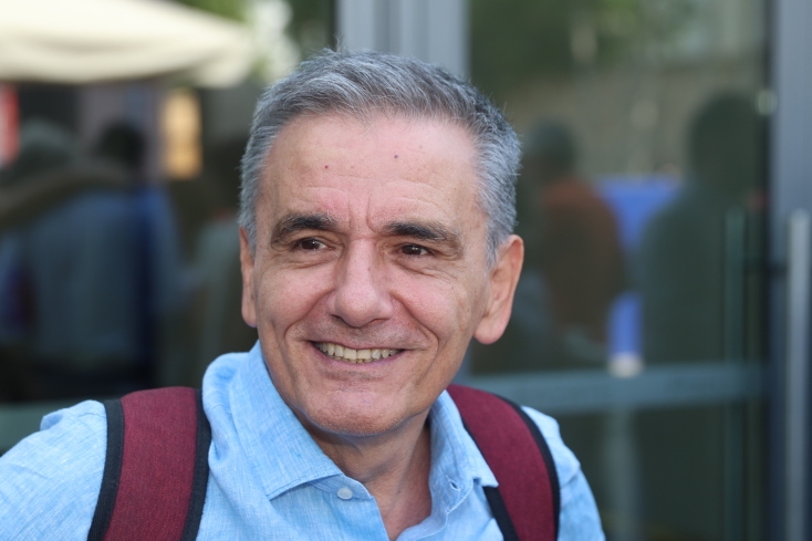 Αγκαλιές και χαμόγελα στο συνέδριο του ΣΥΡΙΖΑ - Εγκρίθηκαν οι 5 υποψηφιότητες