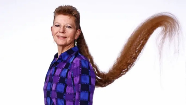 Παγκόσμιο Ρεκόρ Γκίνες: Η Τάμι Μάνις από το Τενεσί έχει χαίτη 173 εκατοστά - Έκοψε για τελευταία φορά το πίσω μέρος των μαλλιών της το 1990. 