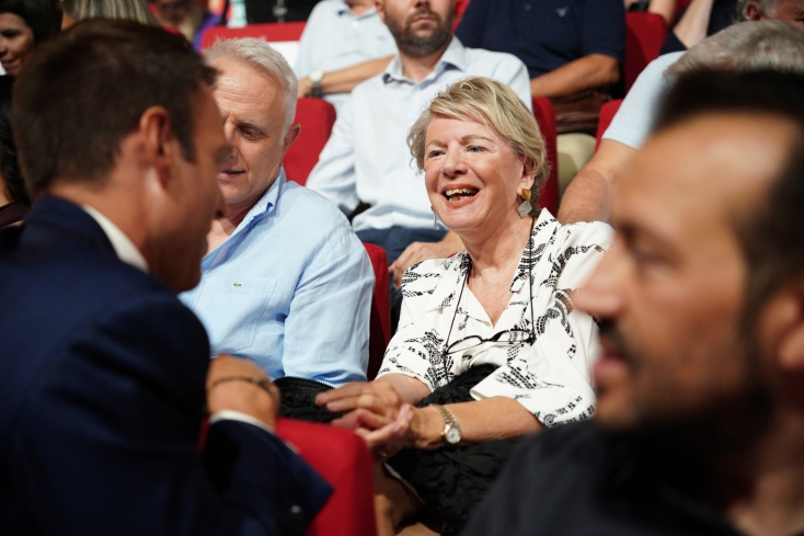 Αγκαλιές και χαμόγελα στο συνέδριο του ΣΥΡΙΖΑ - Εγκρίθηκαν οι 5 υποψηφιότητες