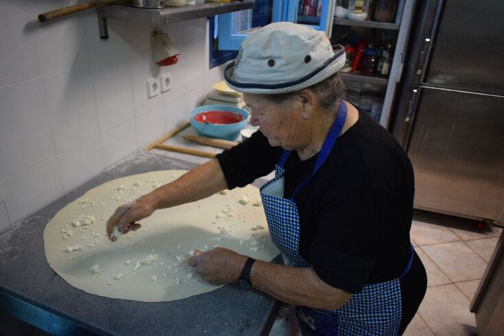 Τα μυστικά της σκοπελίτικης τυρόπιτας από την κυρά Κατίνα