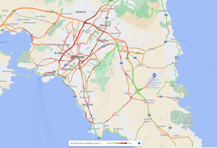 Άνοιξαν οι ουρανοί στην Αττική - Στο «κόκκινο» η κίνηση στους δρόμους