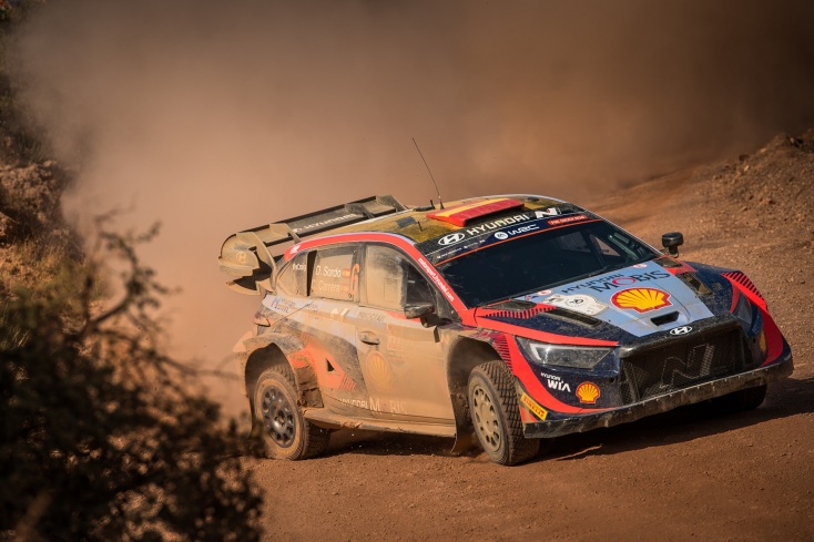 ΕΚΟ Ράλλυ Ακρόπολις: ο Rovanpera στην 1η θέση, οδεύοντας προς το πρωτάθλημα οδηγών